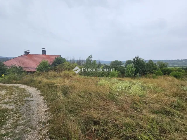 Eladó telek Pécsely 8507 nm