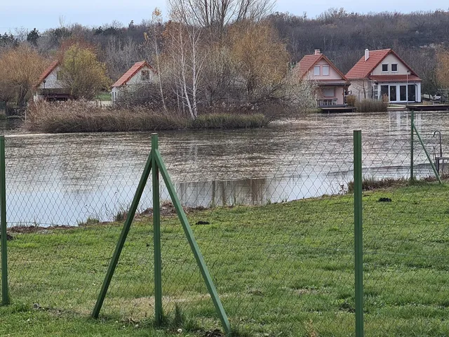 Eladó telek Várpalota 4298 nm