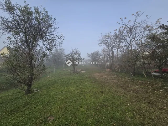 Eladó telek Pákozd 1071 nm