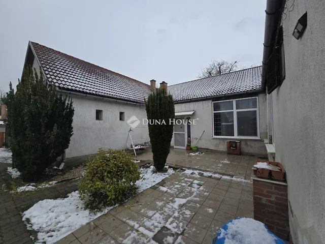 Eladó ház Szabadbattyán 266 nm