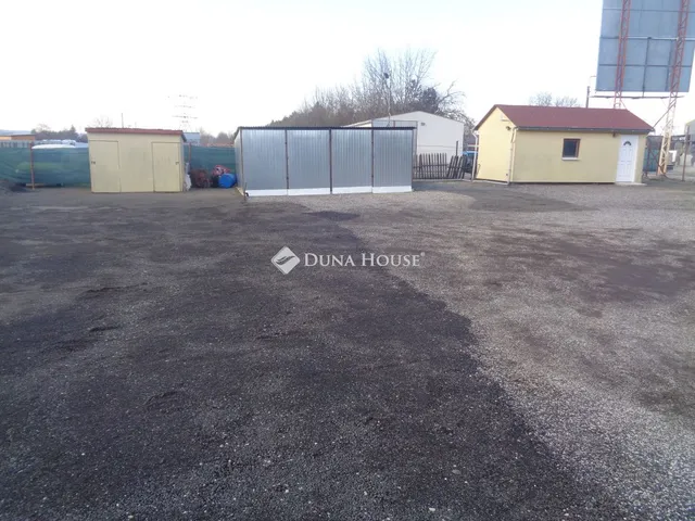 Kiadó telek Székesfehérvár 750 nm