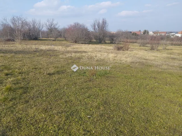 Eladó telek Székesfehérvár 2002 nm