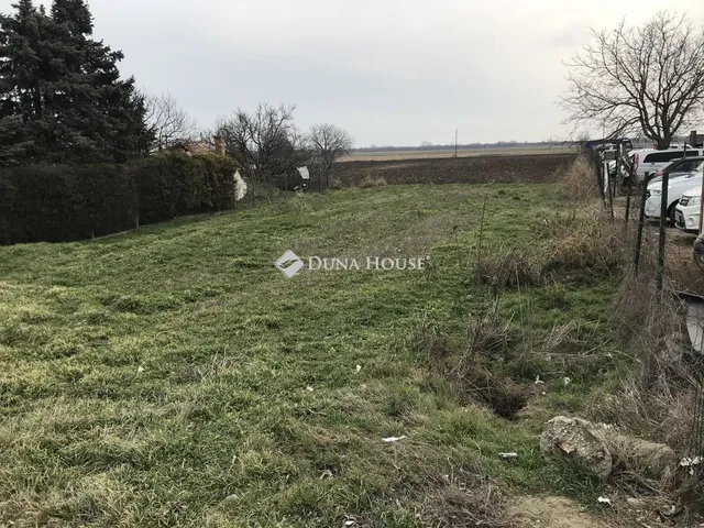 Eladó telek Kőszárhegy 810 nm