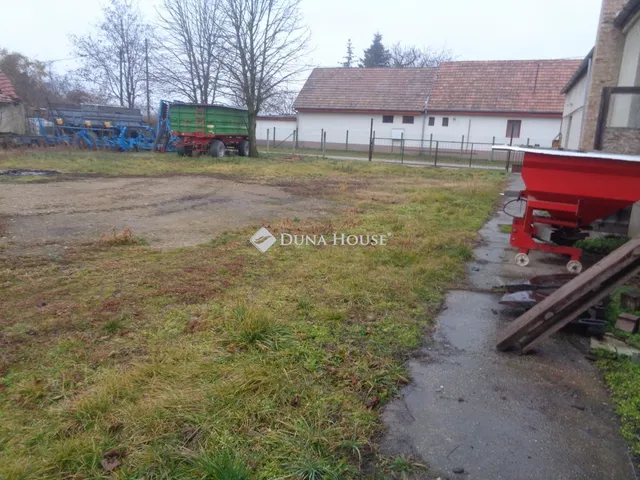 Eladó ház Kisláng 195 nm