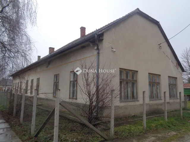 Eladó ház Kisláng 195 nm