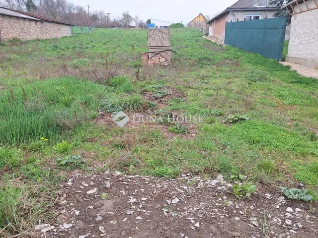 Eladó telek Polgárdi 1827 nm