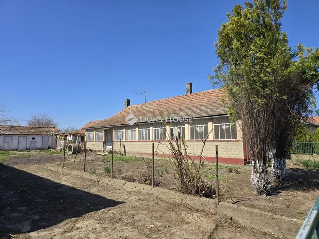 Eladó ház Nagykarácsony 93 nm