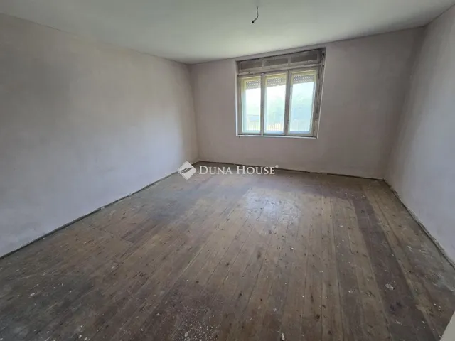 Eladó ház Nagykarácsony 93 nm