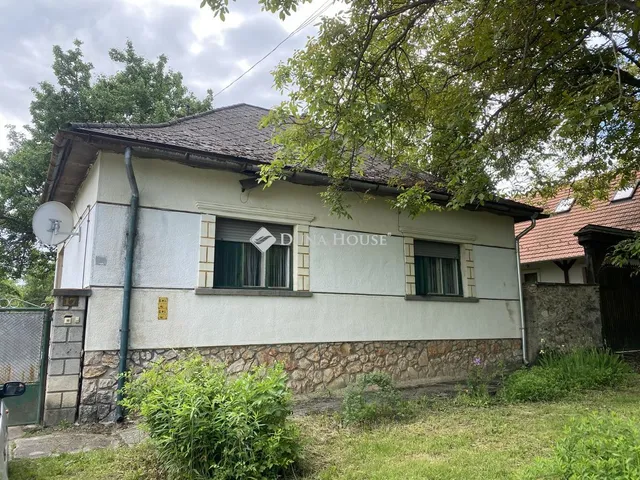 Eladó ház Bakonykúti 124 nm