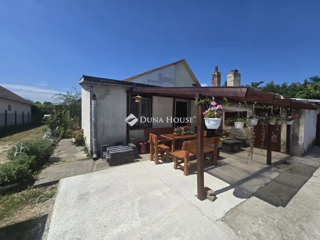 Eladó ház Sárosd 180 nm