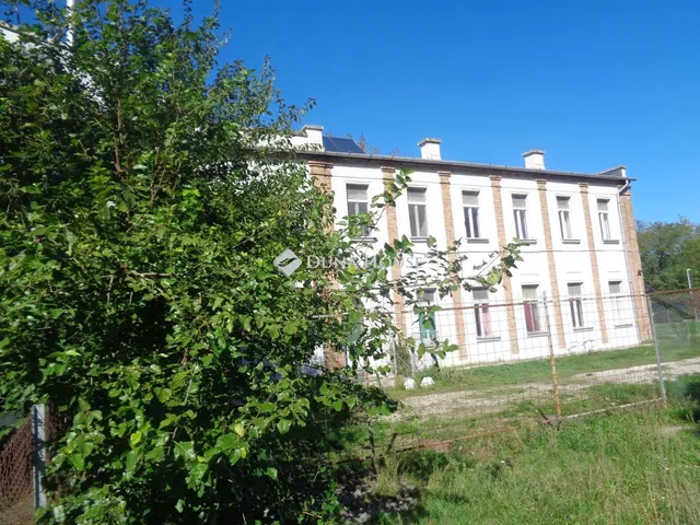 Eladó ház Ercsi, Cukorgyári lakótelep 1263 nm