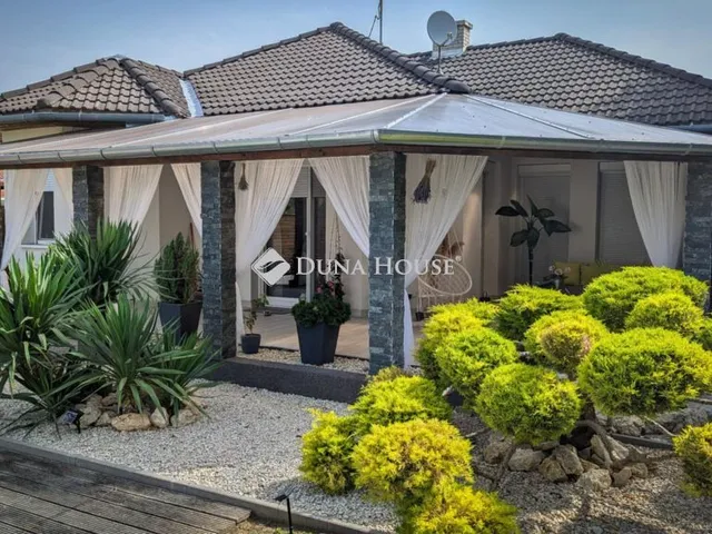 Eladó ház Enying 170 nm