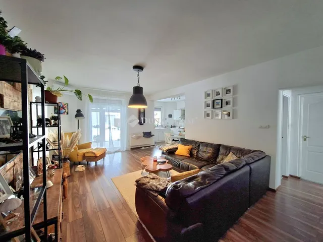 Eladó ház Enying 170 nm