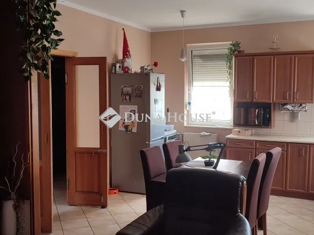 Eladó lakás Pápa 86 nm