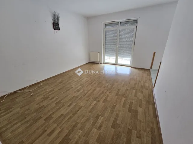 Eladó lakás Pápa 74 nm