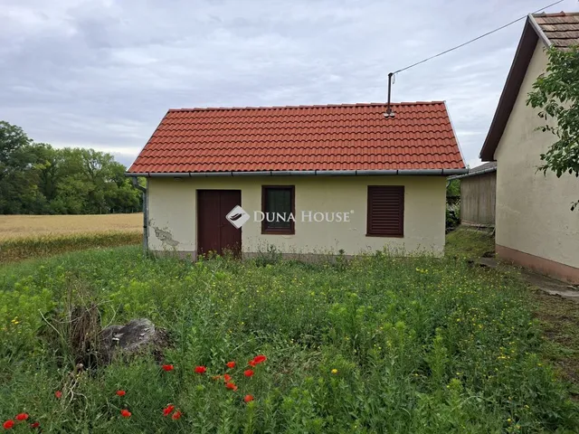 Eladó nyaraló Lajoskomárom 35 nm