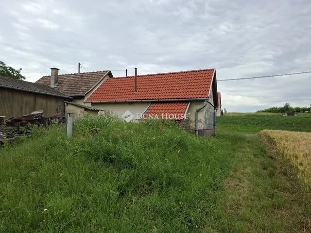 Eladó nyaraló Lajoskomárom 35 nm