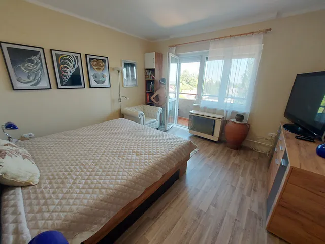 Kiadó lakás Pécs, Mecsekoldal 63 nm