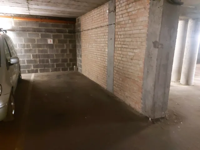 Kiadó garázs Pécs, Belváros 14 nm