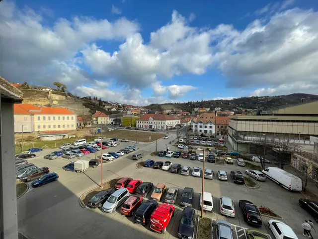 Eladó lakás Esztergom, Aradi vértanúk tere 230 nm