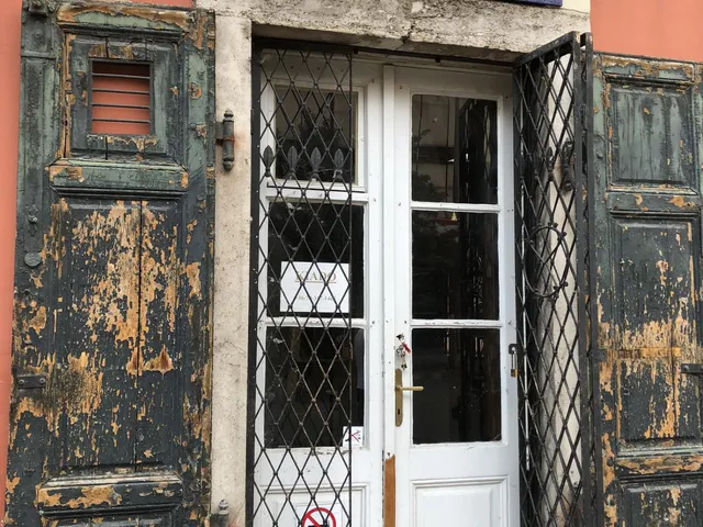 Eladó kereskedelmi és ipari ingatlan Esztergom 382 nm