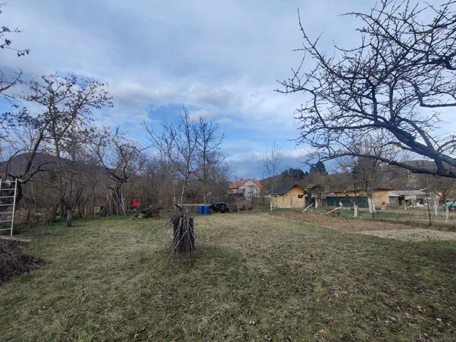Eladó telek Esztergom, Búbánatvölgy 708 nm