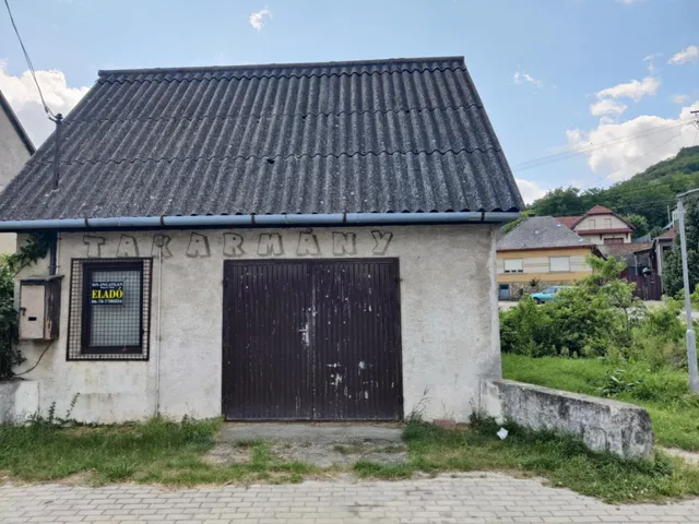 Eladó kereskedelmi és ipari ingatlan Csolnok 50 nm