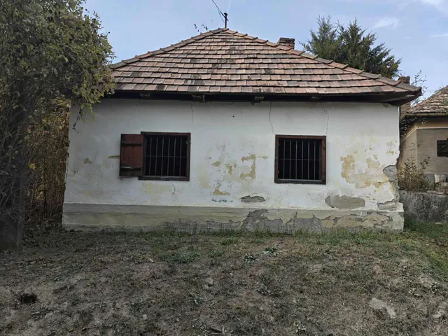 Eladó kereskedelmi és ipari ingatlan Esztergom 40 nm