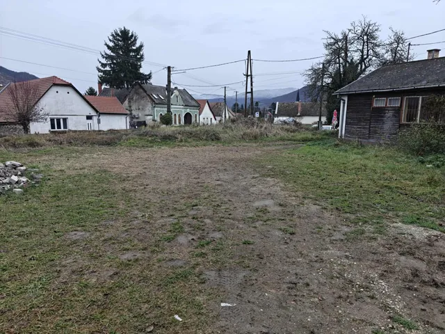 Eladó kereskedelmi és ipari ingatlan Dömös 40 nm