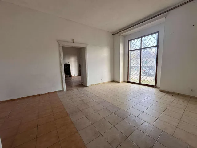 Kiadó kereskedelmi és ipari ingatlan Esztergom 60 nm