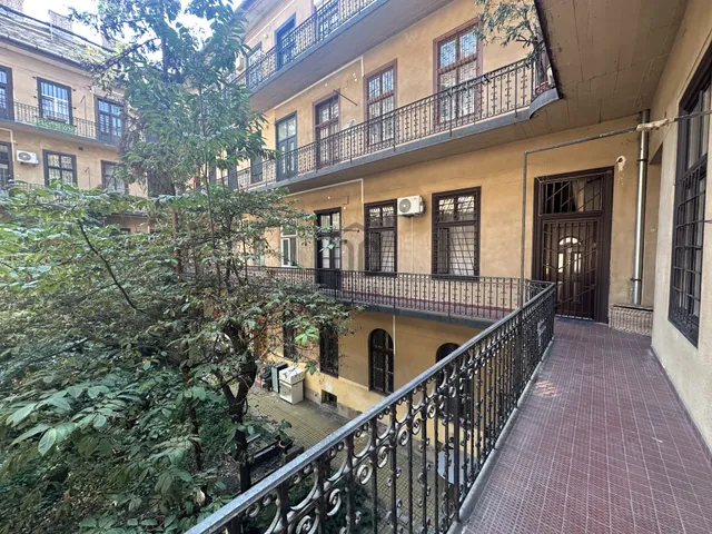 Eladó lakás Budapest VIII. kerület, Palotanegyed, Szentkirályi utca 128 nm