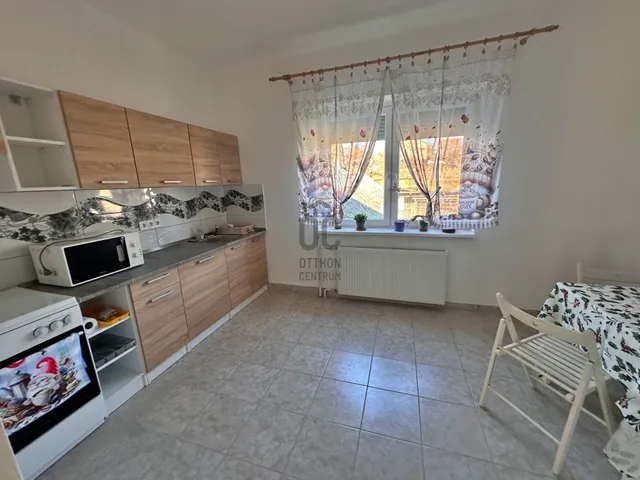 Eladó ház Váckisújfalu, Petőfi Sándor utca 166 nm