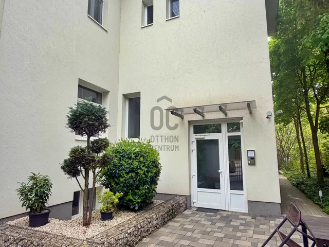 Kiadó kereskedelmi és ipari ingatlan Budapest I. kerület, Naphegy 85 nm