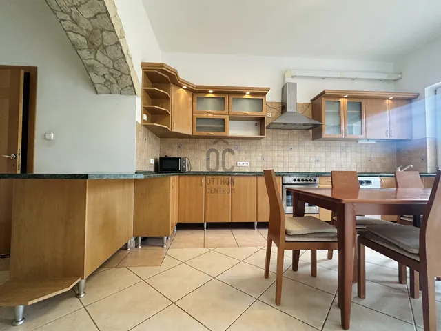 Eladó ház Budapest XIII. kerület, Menyasszony utca 172 nm