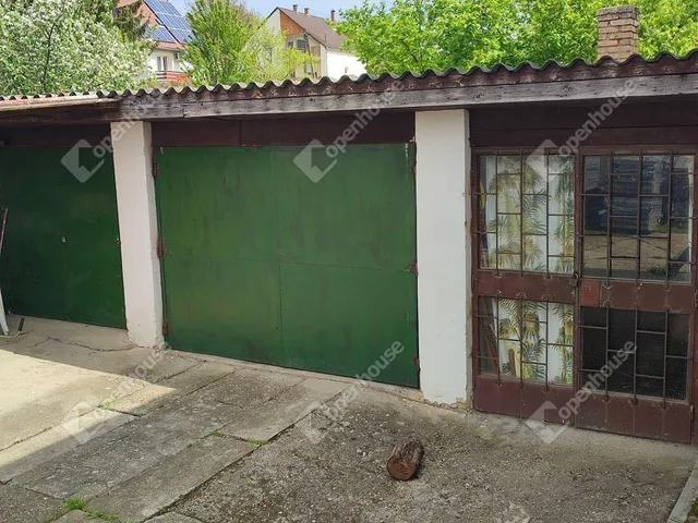 Eladó ház Tamási 270 nm