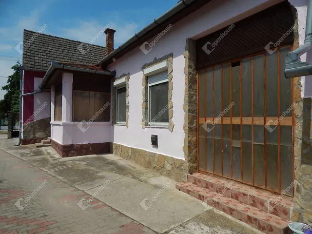 Eladó ház Mezőcsokonya 150 nm