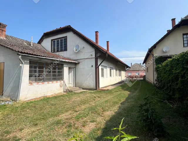 Eladó ház Bolhó 179 nm