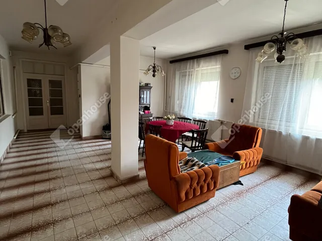 Eladó ház Bolhó 179 nm