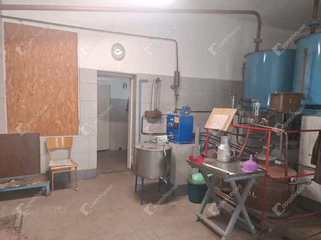 Eladó kereskedelmi és ipari ingatlan Istvándi 122 nm