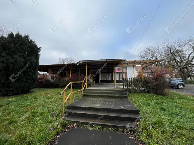 Eladó kereskedelmi és ipari ingatlan Hetes 280 nm