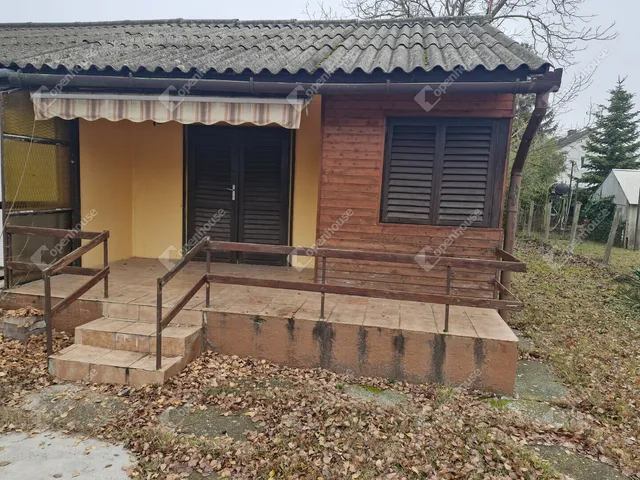 Eladó üdülő és hétvégi ház Balatonkeresztúr 30 nm