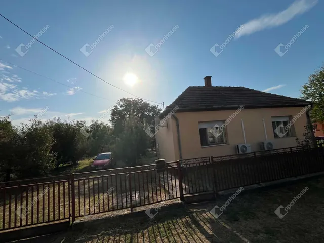 Eladó ház Táska 71 nm