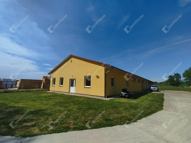 Eladó kereskedelmi és ipari ingatlan Kaposújlak 623 nm
