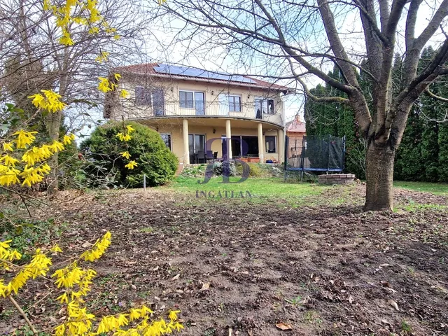 Eladó ház Felcsút 266 nm