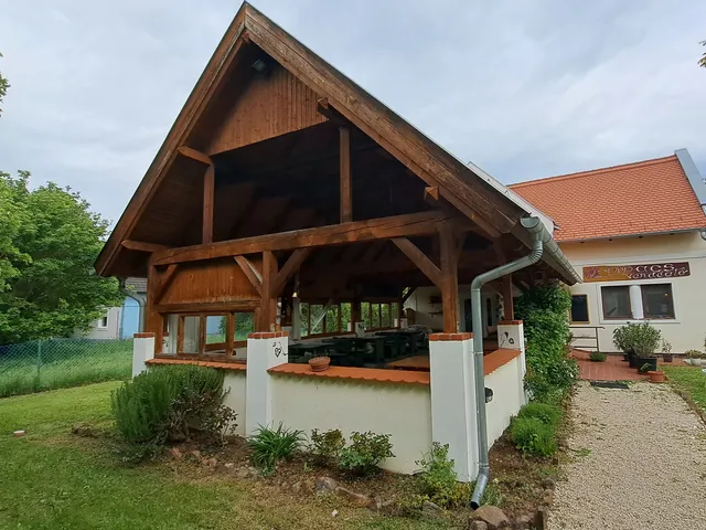Eladó üdülő és hétvégi ház Köveskál 220 nm