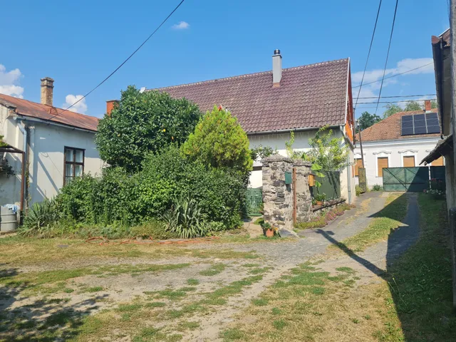 Eladó üdülő és hétvégi ház Badacsonytördemic 79 nm