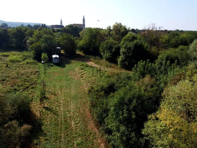 Eladó telek Kővágóörs 2405 nm