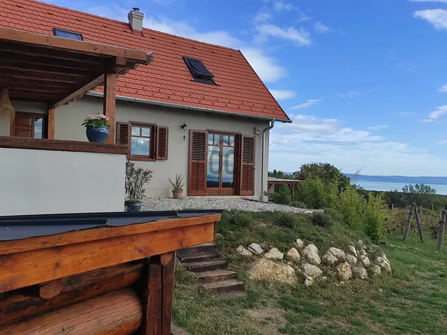 Eladó üdülő és hétvégi ház Balatonakali 220 nm