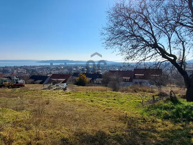 Eladó telek Balatonfüred 1330 nm