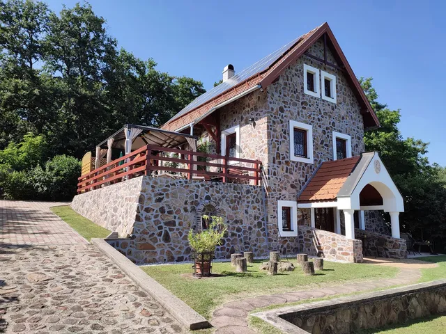 Eladó üdülő és hétvégi ház Ábrahámhegy 145 nm